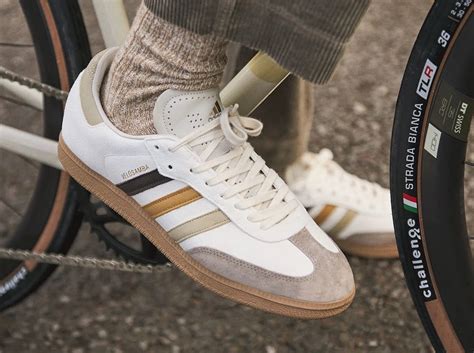 adidas wielerschoenen|Adidas suede cycling shoes.